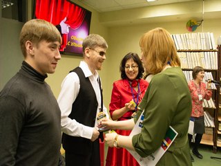 Медали народным артистам Библионочи